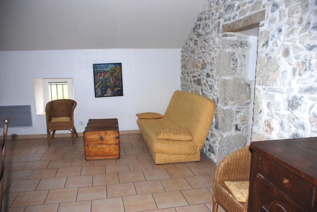 Bed and Breakfast Les Jardins Du Mas Evesque Rousson  Номер фото