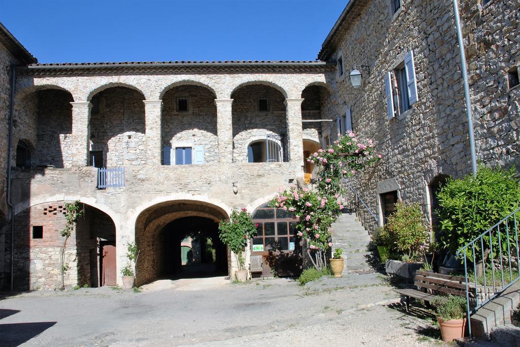 Bed and Breakfast Les Jardins Du Mas Evesque Rousson  Экстерьер фото