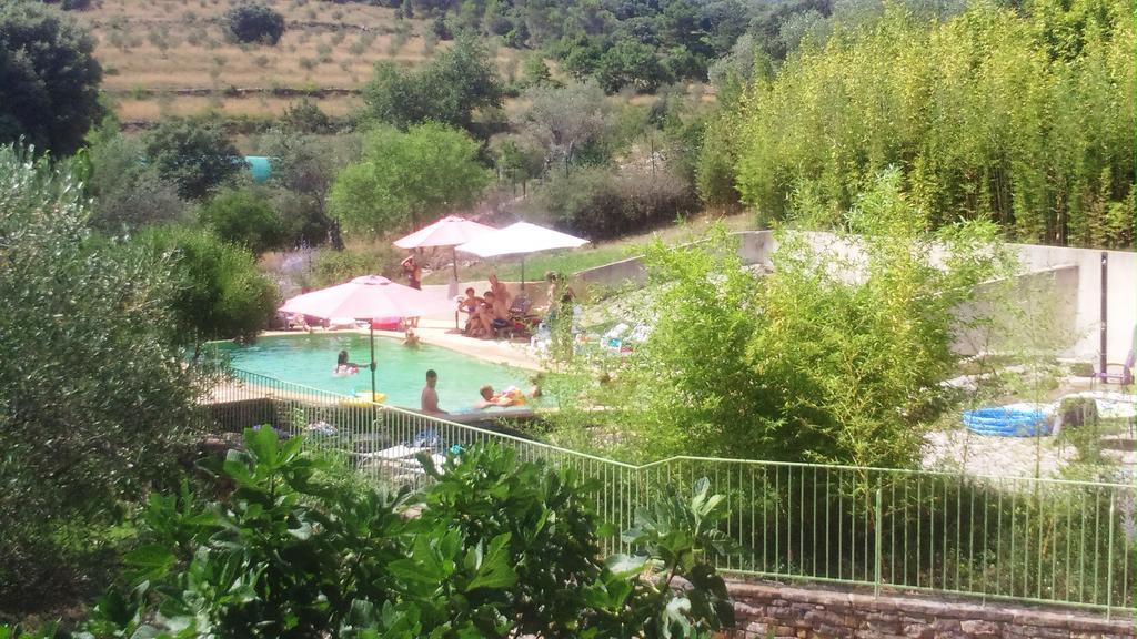 Bed and Breakfast Les Jardins Du Mas Evesque Rousson  Экстерьер фото