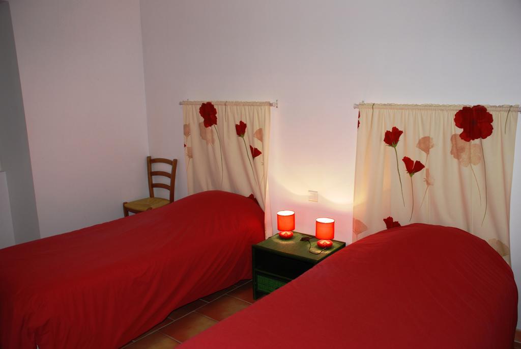 Bed and Breakfast Les Jardins Du Mas Evesque Rousson  Номер фото