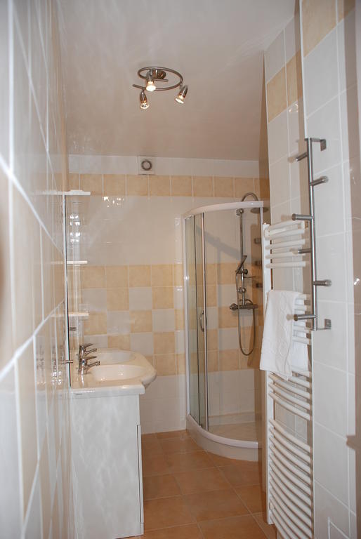 Bed and Breakfast Les Jardins Du Mas Evesque Rousson  Экстерьер фото