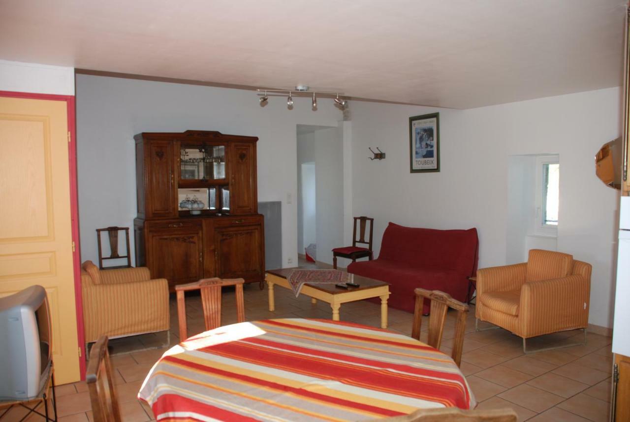 Bed and Breakfast Les Jardins Du Mas Evesque Rousson  Экстерьер фото
