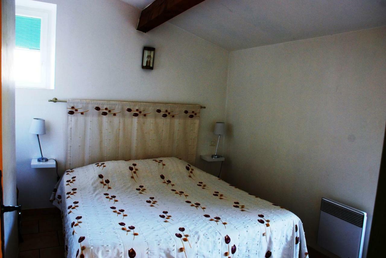 Bed and Breakfast Les Jardins Du Mas Evesque Rousson  Экстерьер фото