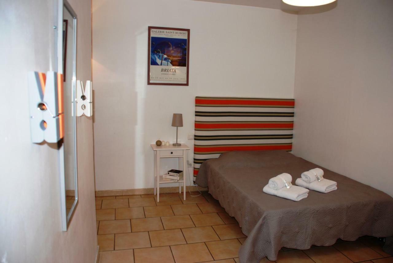 Bed and Breakfast Les Jardins Du Mas Evesque Rousson  Экстерьер фото
