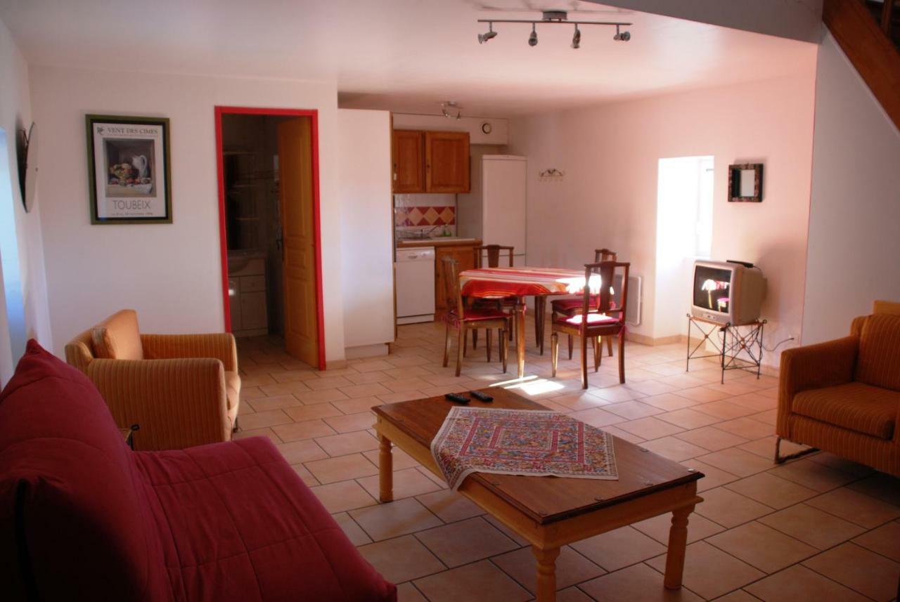 Bed and Breakfast Les Jardins Du Mas Evesque Rousson  Экстерьер фото