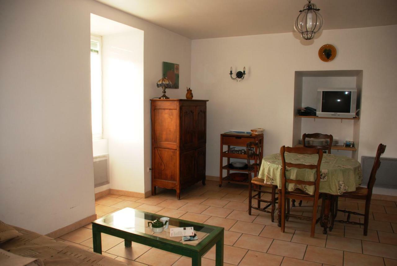 Bed and Breakfast Les Jardins Du Mas Evesque Rousson  Экстерьер фото