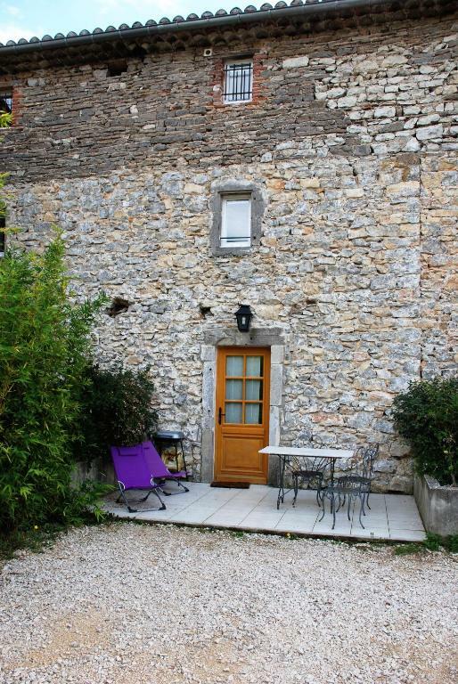 Bed and Breakfast Les Jardins Du Mas Evesque Rousson  Экстерьер фото